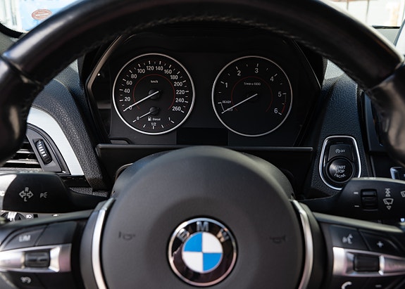 BMW 218d 28 of 30