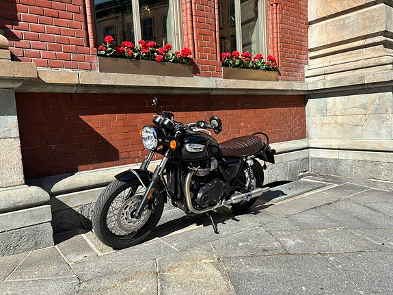 Triumph Bonneville T100 3 of 5