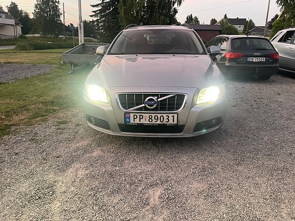 Volvo V70 2 of 14