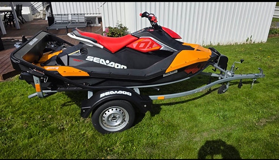 Seadoo spark trixx med henger leies ut 2 of 3
