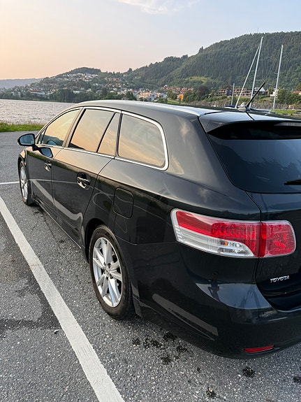 Toyota Avensis 4 of 5