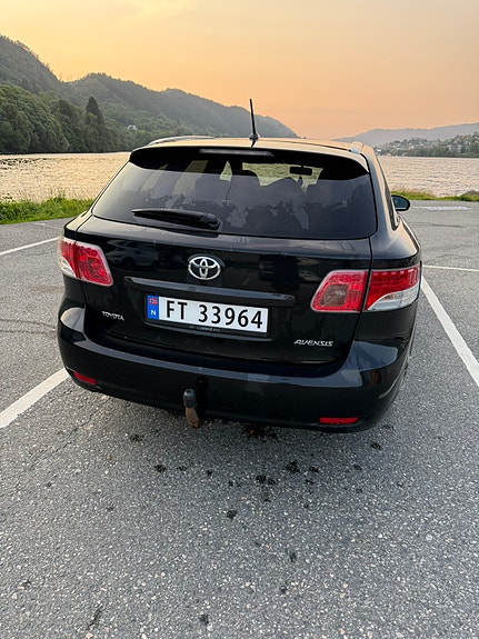 Toyota Avensis 3 of 5