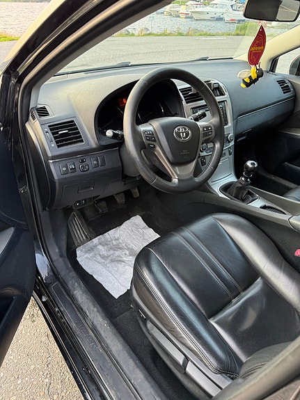 Toyota Avensis 5 of 5