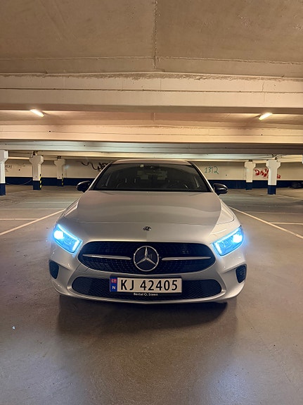 Mercedes-Benz A200 2 of 5