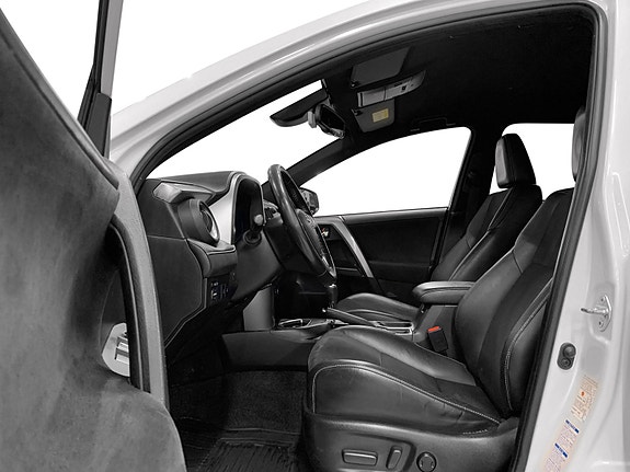 Toyota RAV4 5 of 5