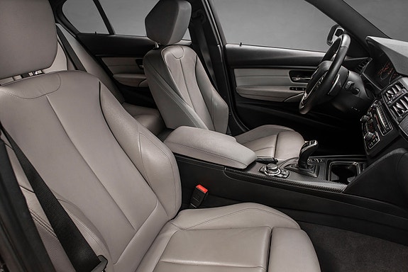 BMW 335i 19 of 30