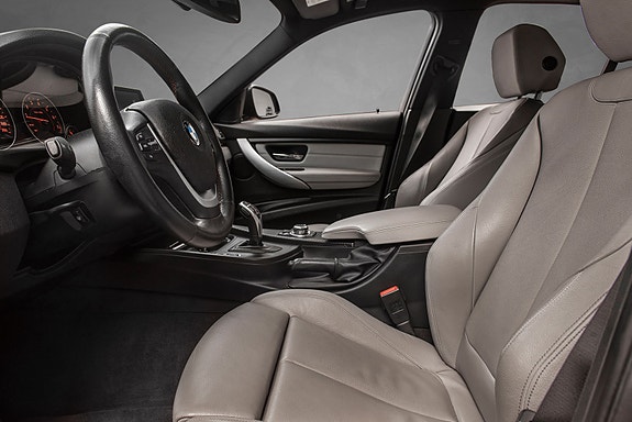 BMW 335i 16 of 30