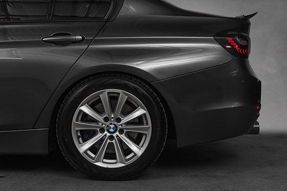 BMW 335i 12 of 30