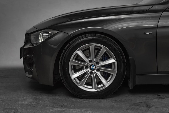 BMW 335i 11 of 30