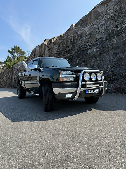 Chevrolet Silverado 2 of 5