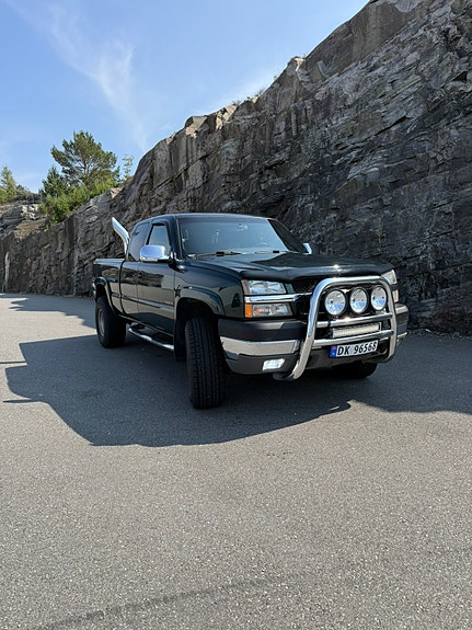 Chevrolet Silverado 3 of 5