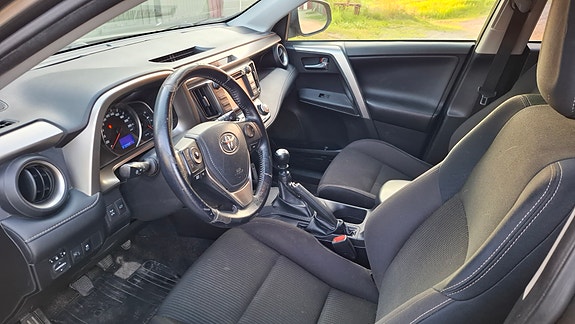 Toyota RAV4 9 of 9