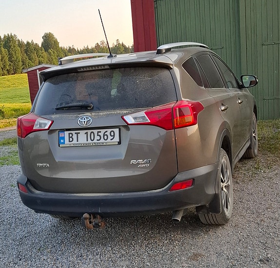 Toyota RAV4 5 of 9