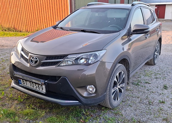 Toyota RAV4 2 of 9