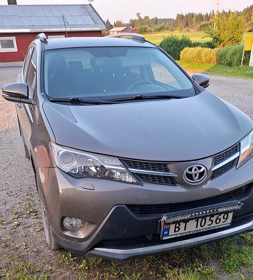 Toyota RAV4 4 of 9