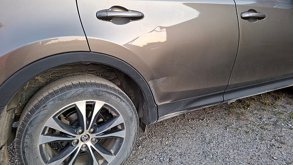 Toyota RAV4 7 of 9
