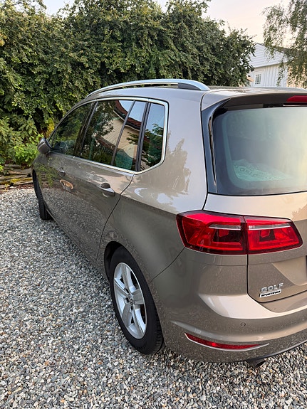 Volkswagen Golf Sportsvan 4 of 5