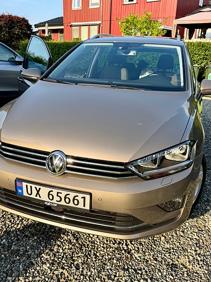 Volkswagen Golf Sportsvan 2 of 5