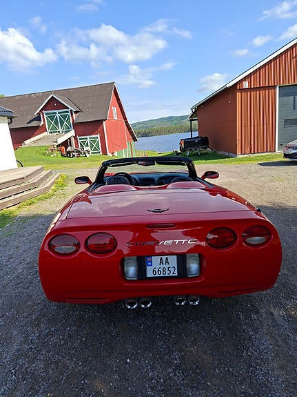 Chevrolet Corvette 4 of 5