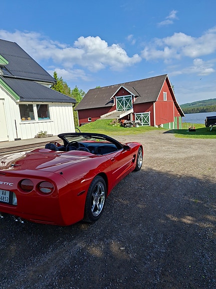 Chevrolet Corvette 2 of 5