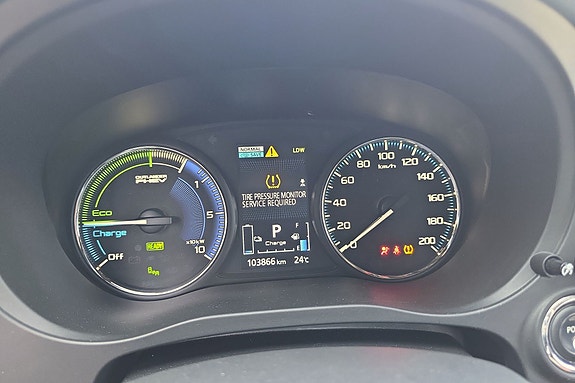 Innovativ digital speedometer med ladeindikator og varsellys.