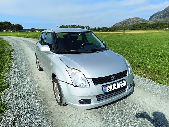 Suzuki Swift 2 of 5