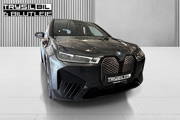 BMW iX 2 of 5
