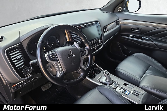 Moderne berøringsskjerm med brukervennlig infotainment-system.