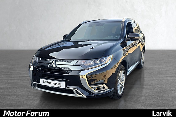 Elegant svart SUV med LED-lys og skinnende kromdetaljer.