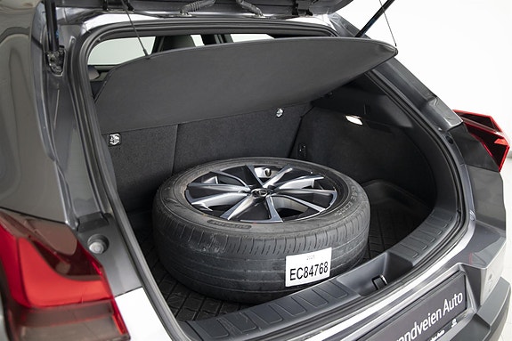 Lexus UX300e 24 of 28