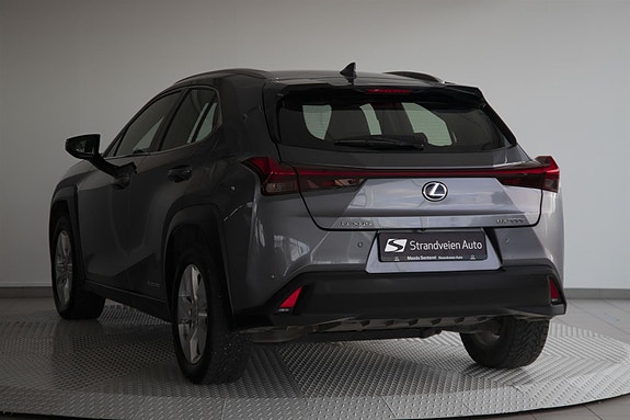 Lexus UX300e 7 of 28