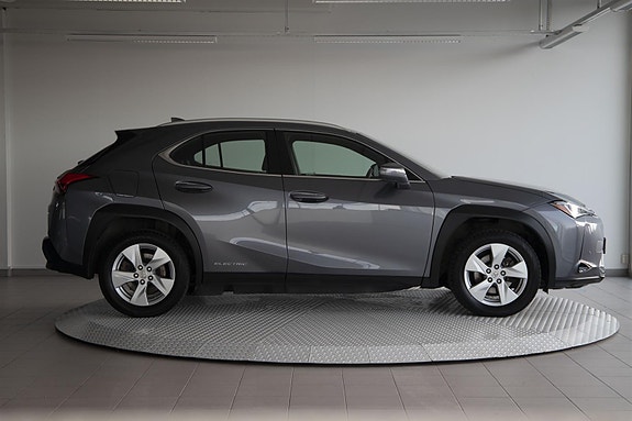 Lexus UX300e 4 of 28