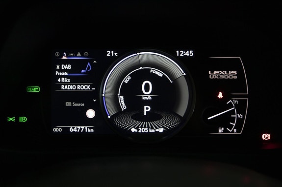 Lexus UX300e 15 of 28