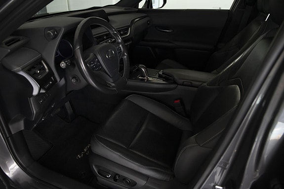 Lexus UX300e 9 of 28