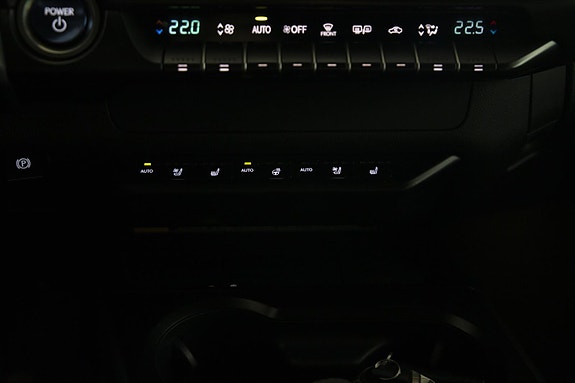 Lexus UX300e 17 of 28