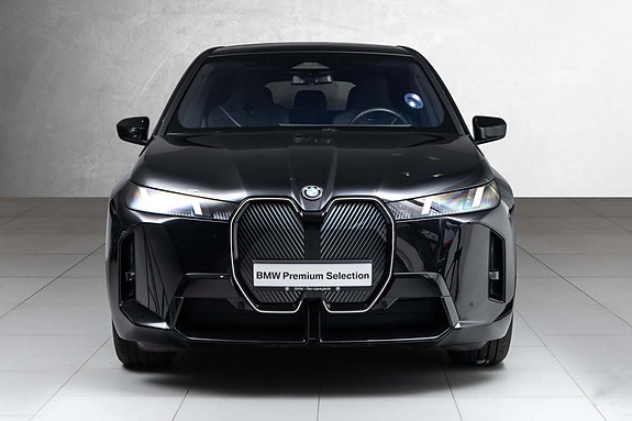 BMW iX 4 of 5