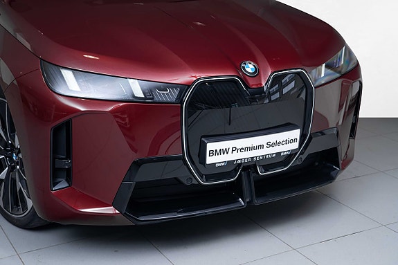 BMW iX 4 of 5