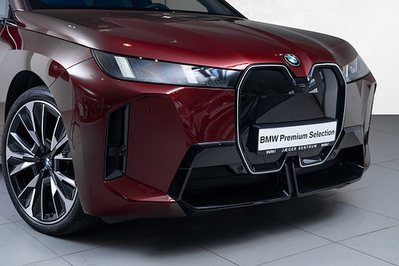 BMW iX 2 of 5