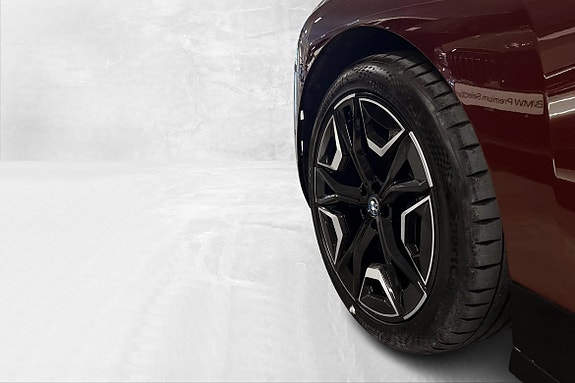 BMW iX 2 of 5