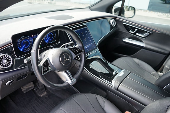 Mercedes-Benz EQE SUV 4 of 4