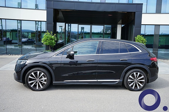 Mercedes-Benz EQE SUV 2 of 4