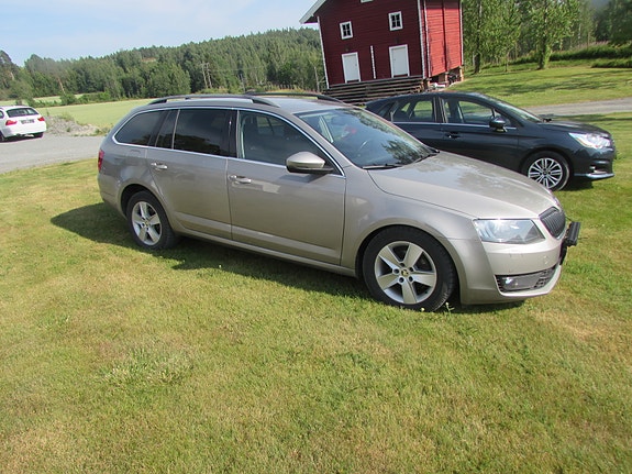 Skoda Octavia 2 of 5