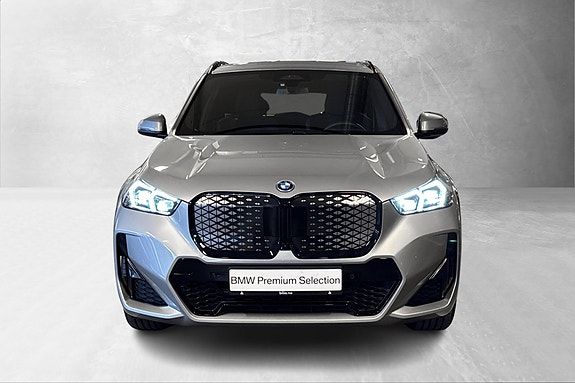BMW iX1 5 of 5