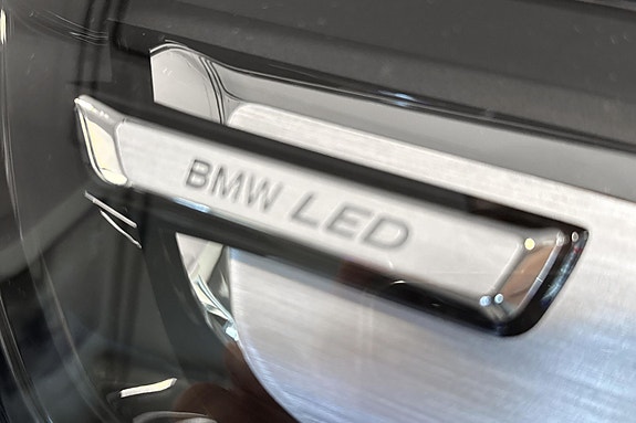 BMW iX1 4 of 5