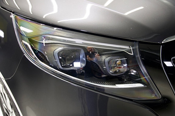 Mercedes-Benz EQV300 9 of 13
