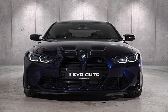 BMW M4 3 of 5