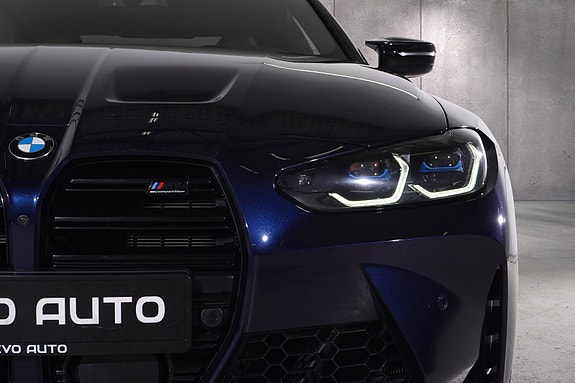 BMW M4 4 of 5