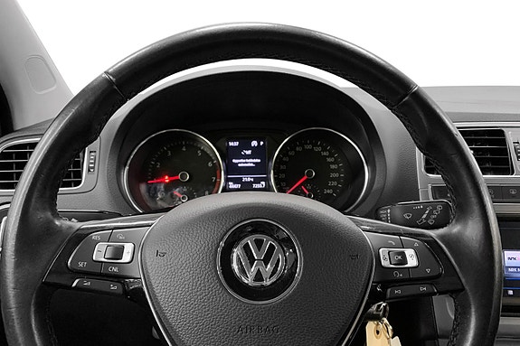 Volkswagen Polo 10 of 13