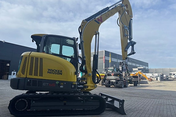 Wacker Neuson ET65 2 of 5