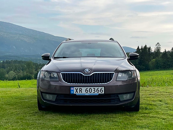 Skoda Octavia 2 of 5